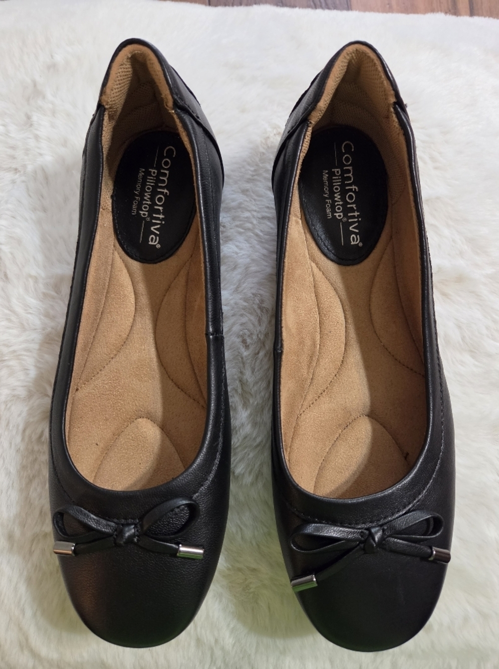 Comfortiva Keegan Leather Pillowtop Black Women's Ballet Flats with Bow. Sz 7M